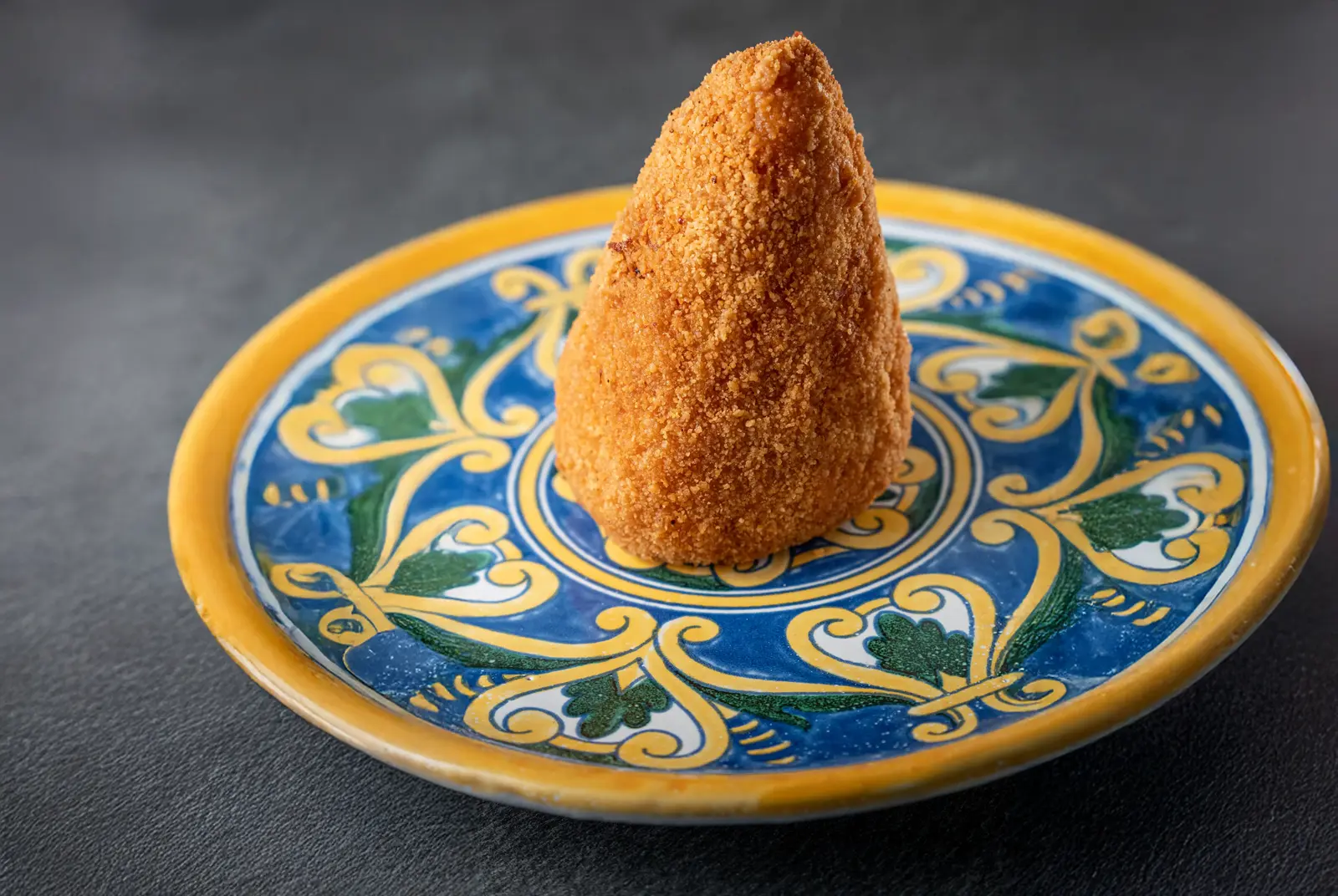 Arancino siciliano al ragù